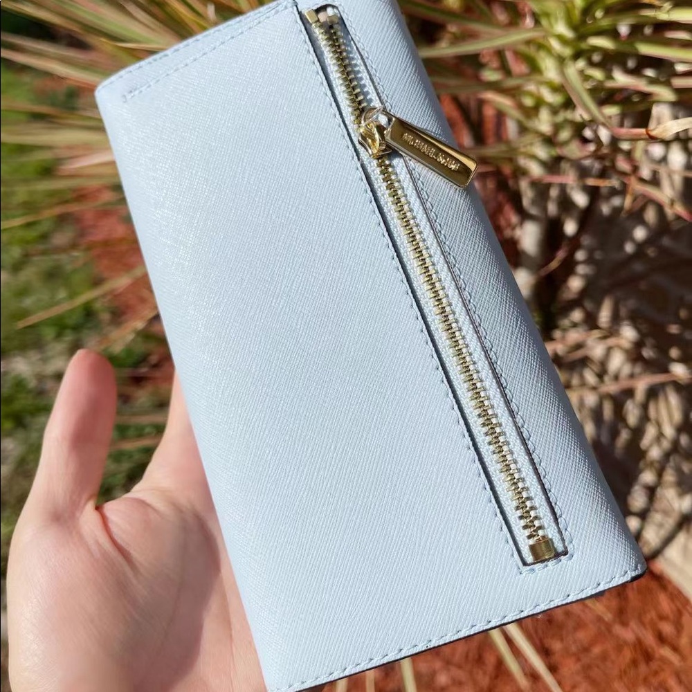 👜💕NWT Michel Kors Large Trifold Wallet - Picture 3 of 4